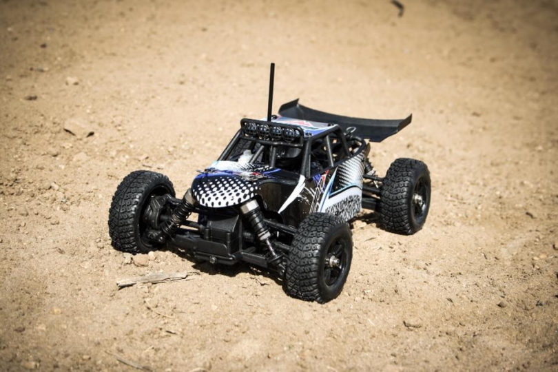 Himoto Racing Barren 1/18 Scale Electric 4WD RC Desert Racer Buggy 2.4G